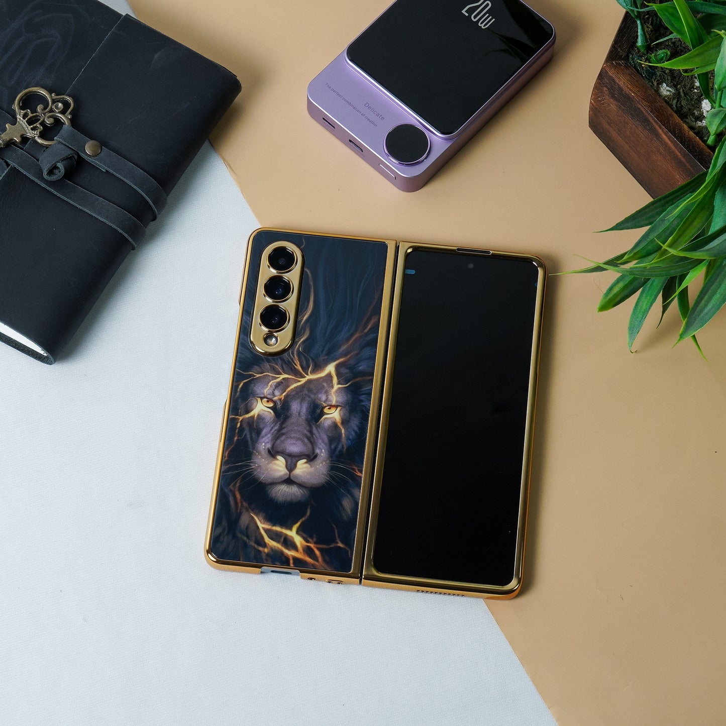 Galaxy Z Fold4 Lion Pattern Glass Case